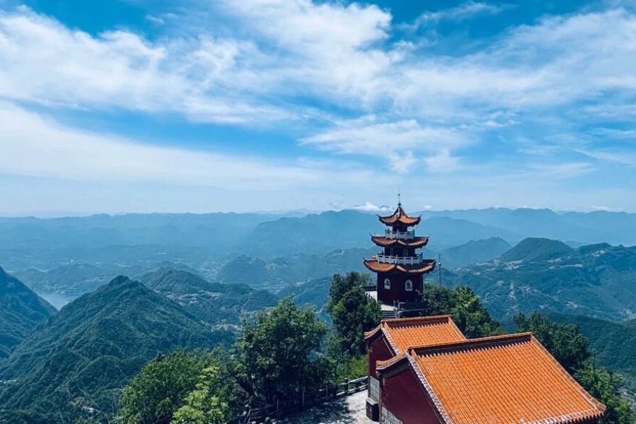 Qingjiang Three Gorges 5 Days 4 NightsCycling Tour 204KM