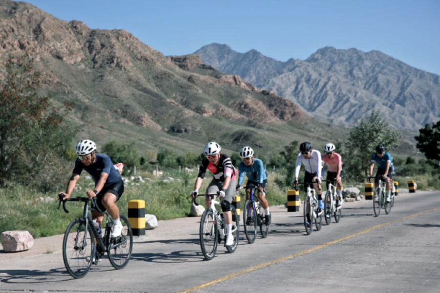 Ningxia Yellow River Cycling Tour | Helan Mountains & Tengger Desert Bike Trip