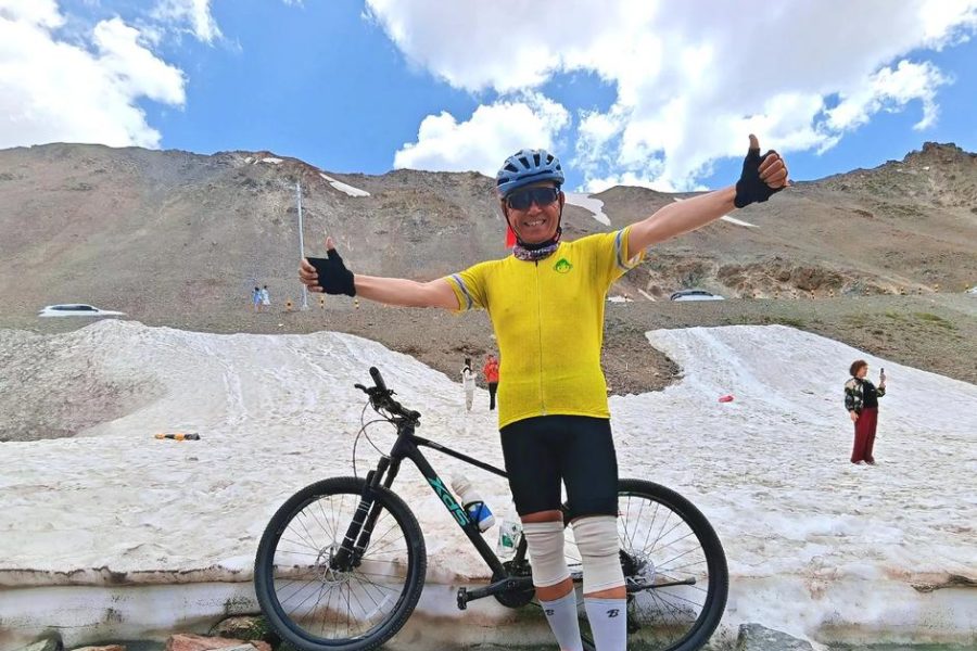 13-Day Xinjiang Cycling Tour: Duku Highway, Nalati Grassland & Sayram Lake